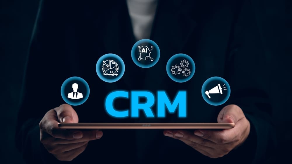 CRM: Τι Είναι, Πώς Λειτουργεί & Πώς Βοηθάει Την Επιχείρησή Σου